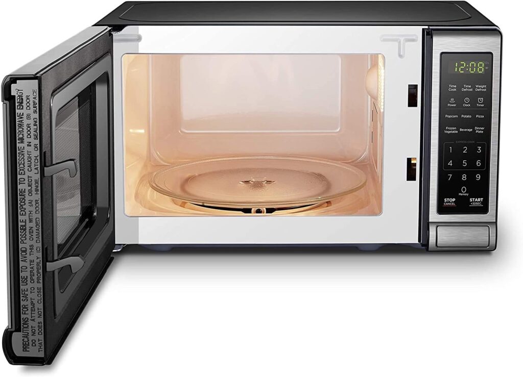 BLACK+DECKER microwave oven with glass turntable and open door view